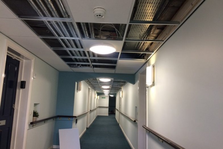 Suspended ceiling fitting in a corridor